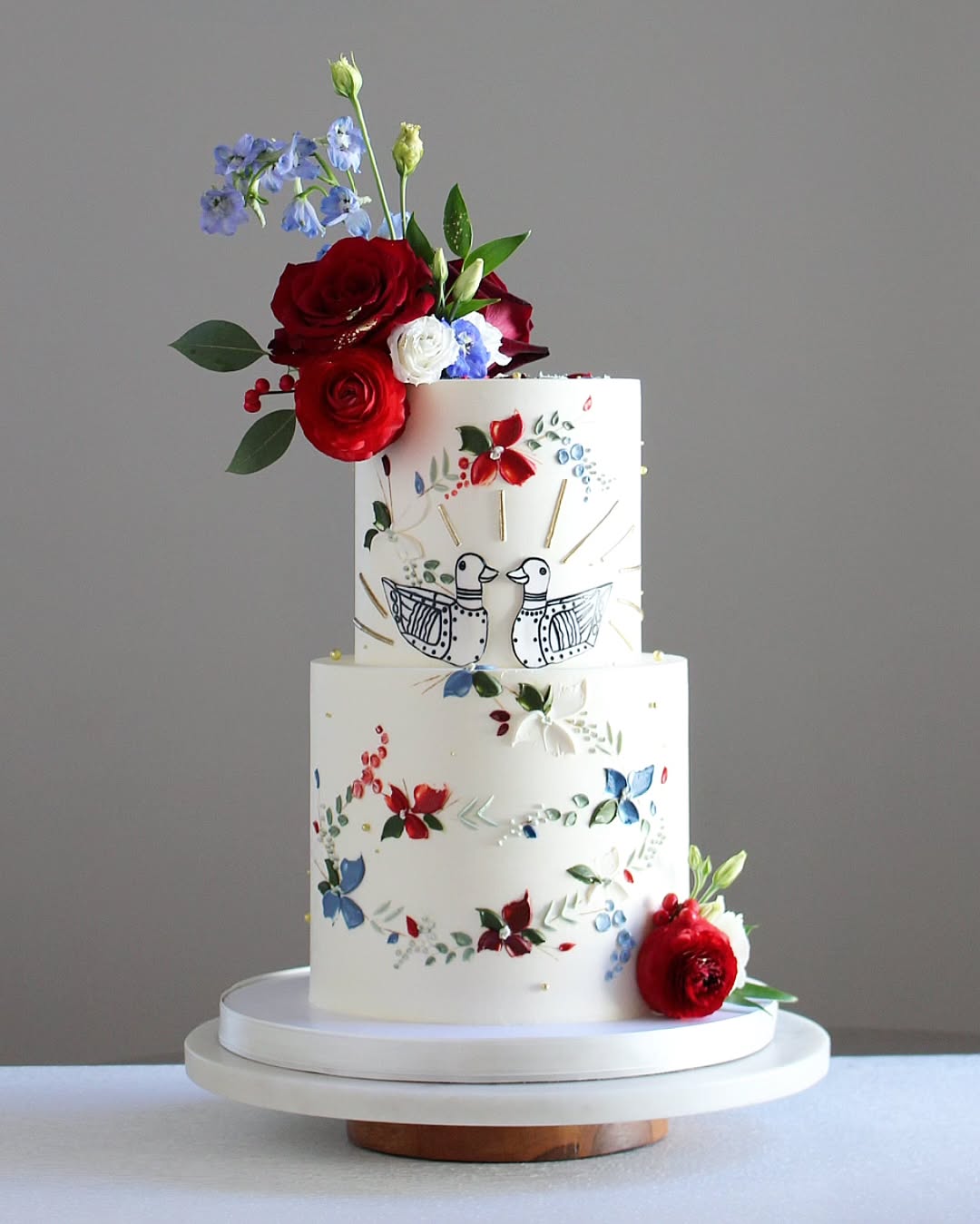 23 Stunning Two-Tier Wedding Cake Designs (2026) - Oh My Gut