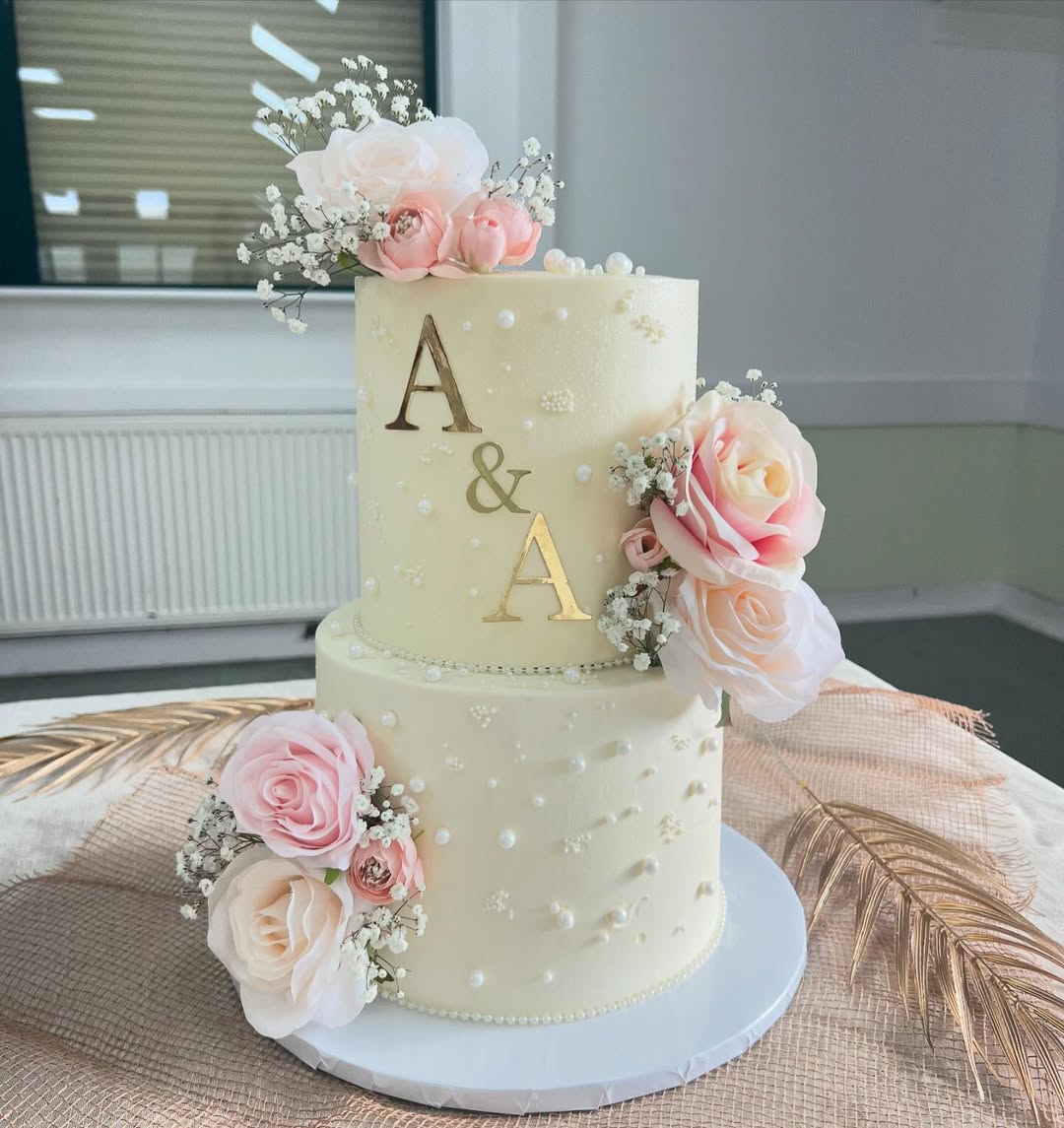 23 Stunning Two-Tier Wedding Cake Designs (2026) - Oh My Gut